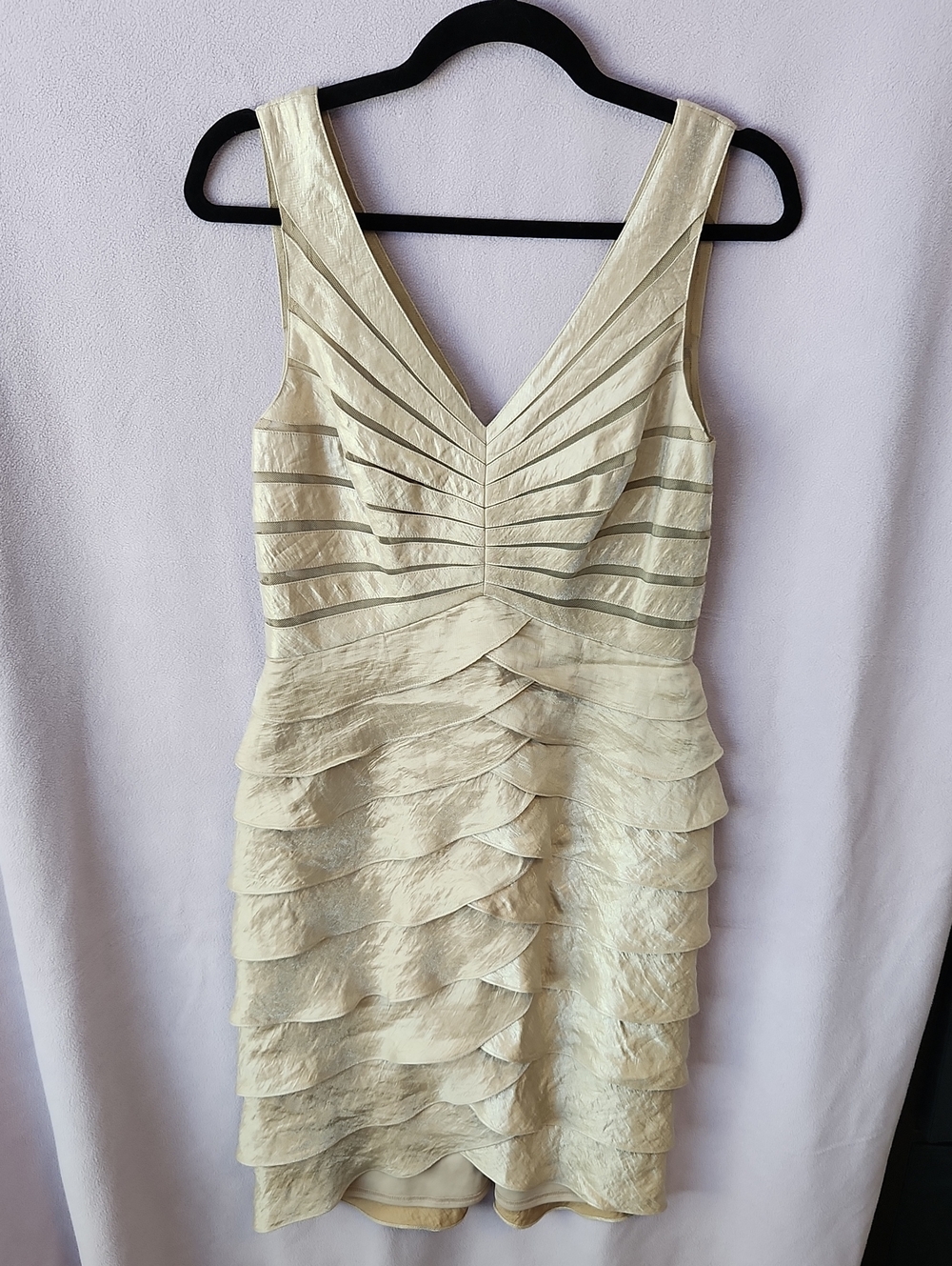 🎀2/$30🎀 Adrianna Papell Gold Tiered V-Neck Cocktail Dress